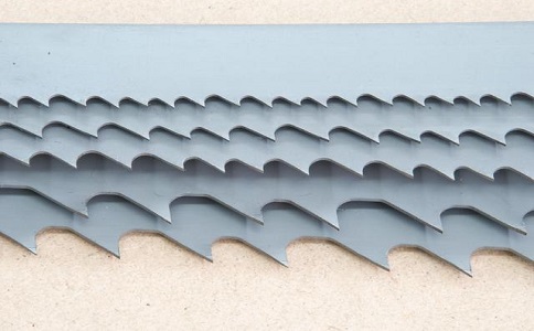 内蒙古带锯床上的钢丝刷，对于带锯条的重要性